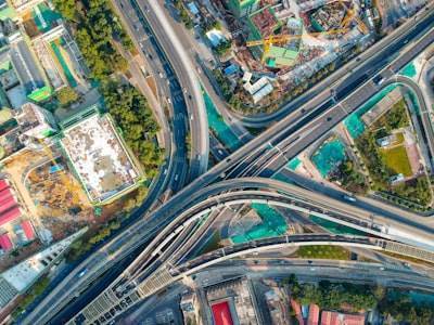 Por qué IA y descentralización crecen juntas en 2025