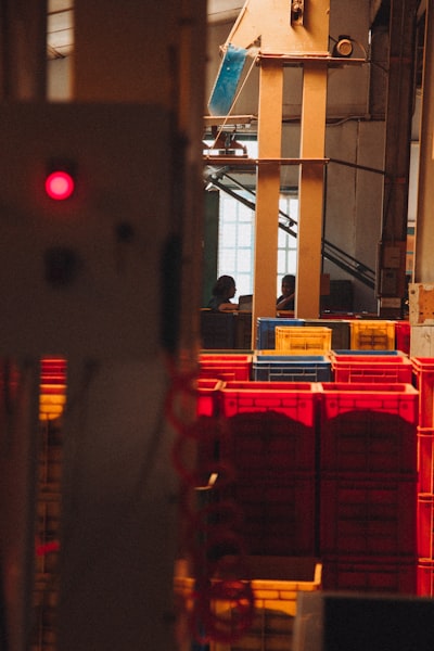 ¿Puede escalarse el control de inventario basado en ubicación de forma automatizada?