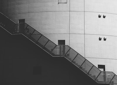 Simplificación y estabilización de modelos en tiempo continuo