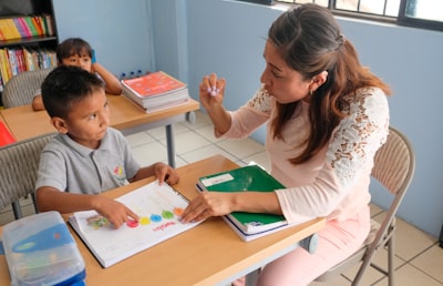 Complejidades Muestrales Casi Óptimas del Aprendizaje por Refuerzo Robusto S-rectangular