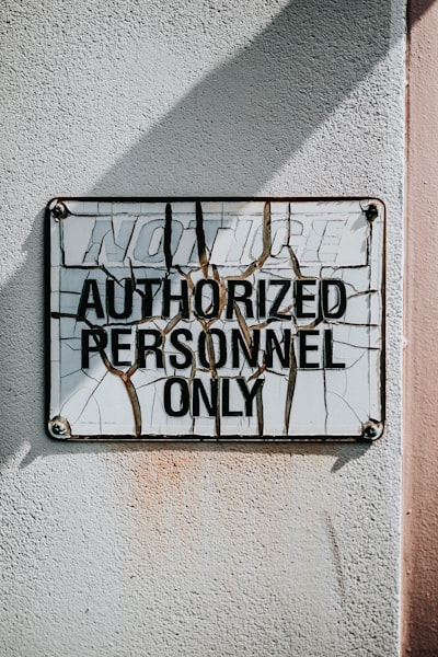 ¿Automatiza respuestas al cliente con integraciones de terceros?