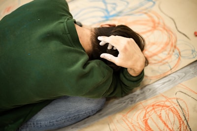 Narrativas emocionales controladas para sanación con IA