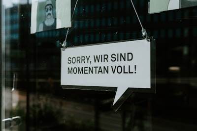 OpenAI infringe derechos de autor al usar letras sin licencia, falla tribunal en Alemania
