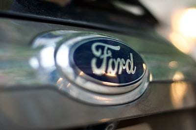 Ford ajusta estrategia con pérdida de $19.5 mil millones en camiones eléctricos.