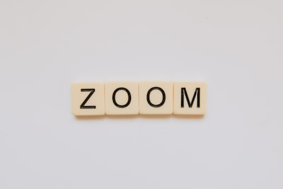 AGZO: Activación guiada para optimización de LLM