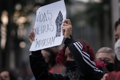 Marco de gobernanza de memoria temporal para la consistencia del LLM a largo plazo