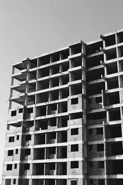 Construyendo Necro-Feed: La Revolución del Desarrollo Dirigido por Especificaciones