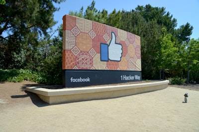 Facebook permite convertir grupos privados en públicos