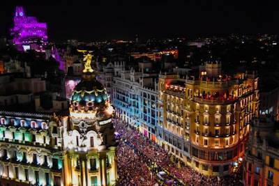 Comparativa de soluciones de IA en turismo: Barcelona vs Madrid