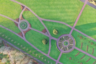 FieldFormer: Transformadores locales para modelado espacio-temporal en redes de sensores dispersas