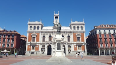 Portal oficial de inversores en Valladolid con documentos fiscales y más de 15 años de experiencia