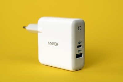 Cargador USB-C Anker 45W con pantalla inteligente: mejor precio histórico a $28