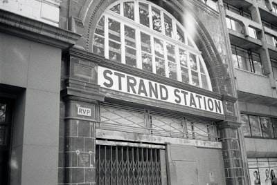 Helping (and Not) in the Construction of the Station - Where SDD Assisted