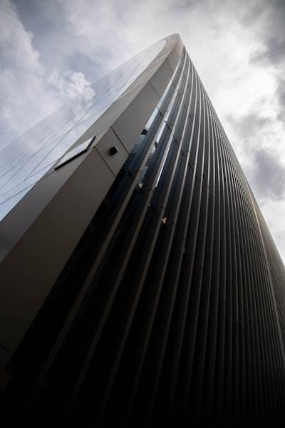 El aumento en la construcción de centros de datos de IA podría aumentar los riesgos de una futura crisis de deuda.