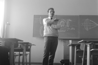 Riemannian AmbientFlow: Aprendizaje Simultáneo de Variedades y Modelado Generativo desde Datos Corruptos