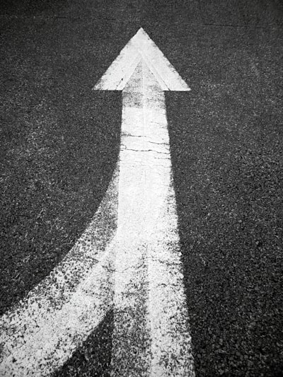 Representaciones Suficientes para Decisiones en Optimización Lineal