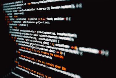 La ingeniería de software es fundamental en todo el ciclo.