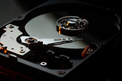 El exceso de capacidad en SSD NVMe genera malos hábitos