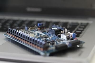 Aceleración de inferencia en FPGA con KANEL'E
