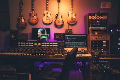 Mejora de representaciones perceptuales musicales mediante autoencoders con ruido