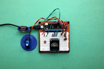 Aprendizaje de modelos de recuperación con autoencoders dispersos
