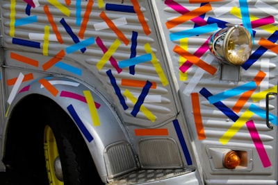 Una colaboración que llena de color el vehículo eléctrico asequible