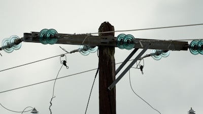 Preparación de empresas de servicios públicos ante aumento de ataques a redes eléctricas