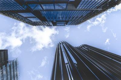 Construcción de aplicaciones escalables con IA para negocios emergentes