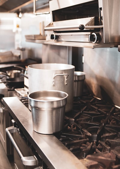 ¿Cómo reducir el desperdicio y optimizar recursos con la automatización de cotizaciones de catering?