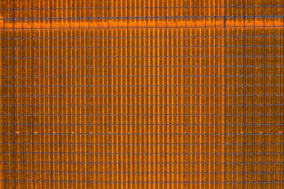 Extracción de núcleo de interferencia de cuasipartícula con autoencoders variacionales