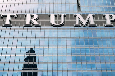 Trump cambia su postura sobre la IA, exempleado de DOGE se candidatea y claves del hantavirus
