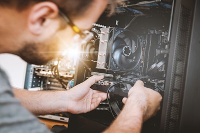Effective strategies for resolving software and hardware errors