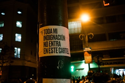 El botón de guardar que transformó mi uso de la IA
