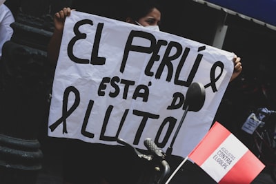 Cada grupo finito tiene una presentación finita