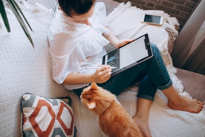 Cómo una app a medida impulsa la sostenibilidad del trabajo remoto