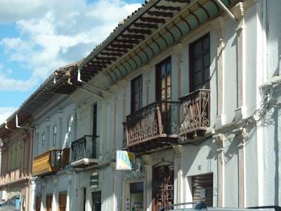 Socio oficial de servicios comerciales n8n en Cuenca