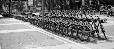 Mejora de la expansión de estaciones de bicicletas mediante autoencoders de desruido híbridos