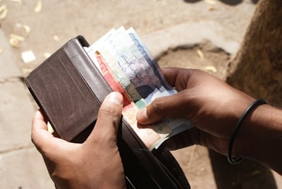 Calificación crediticia para expediente delgado y economía informal