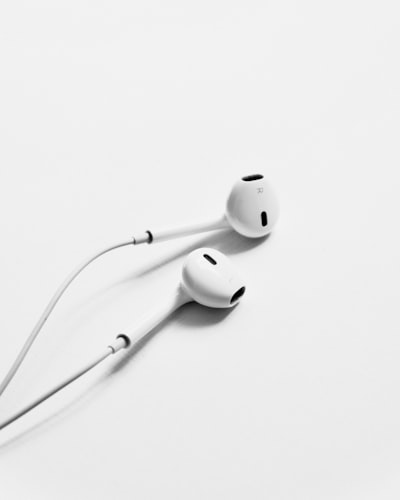 La sorprendente diferencia de sonido tras limpiar auriculares