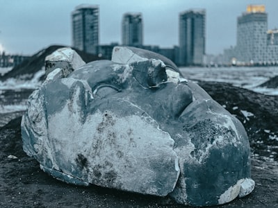 Escucha el disco de post-rock helado de M83 Dead Cities, Red Seas & Lost Ghosts
