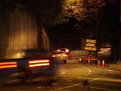 Benchmark multimodal para inventario y diagnóstico de infraestructura vial