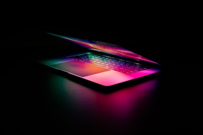 MSI Prestige 16 Flip AI+: Pantalla OLED y batería de larga duración