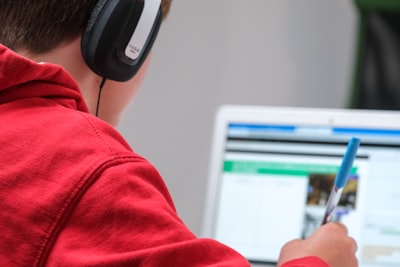Cursos gratuitos de IA para startups B2B
