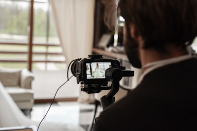 ¿Cómo contribuye el video de portavoz de IA a las prácticas comerciales sostenibles?