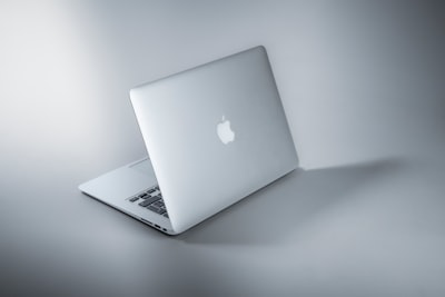 Escasez de RAM impacta a Apple: suben hasta $400 en Mac y iPad