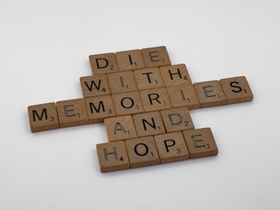 Uniendo recuperación de memoria y razonamiento en inteligencia artificial