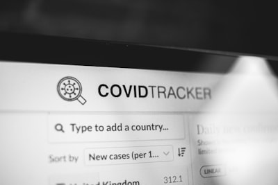 ¿Por qué es importante automatizar el seguimiento de vacaciones para proteger información confidencial?