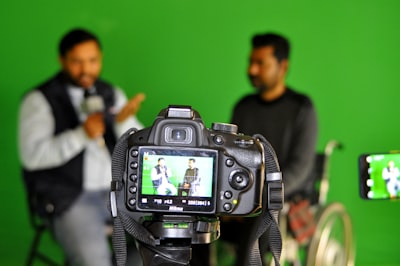 ¿Es la creación de videos de capacitación de IA adecuada para startups y grandes empresas?