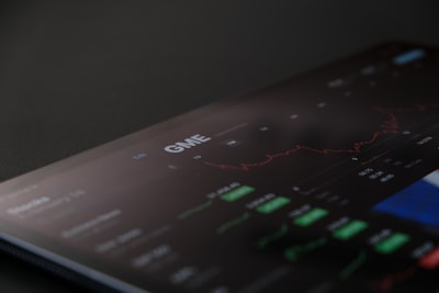 Cuantización de Precisión Mixta Global por Experto para LLMs MoE
