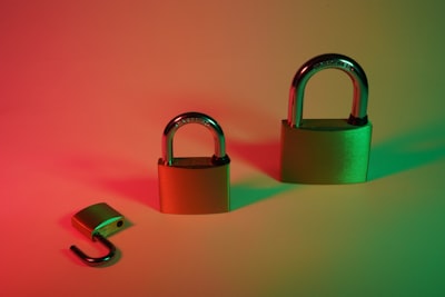 Cómo asegurar Webhooks: Verificación HMAC y Buenas Prácticas